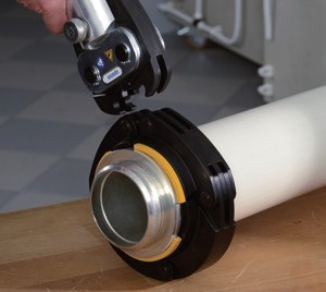 Installing Uponor RS, step 2: pressing the press adapter with press collar and base press jaw at the workbench